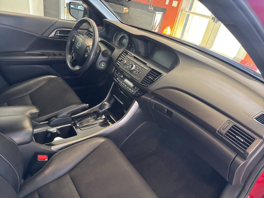 2017 Honda Accord Image 21
