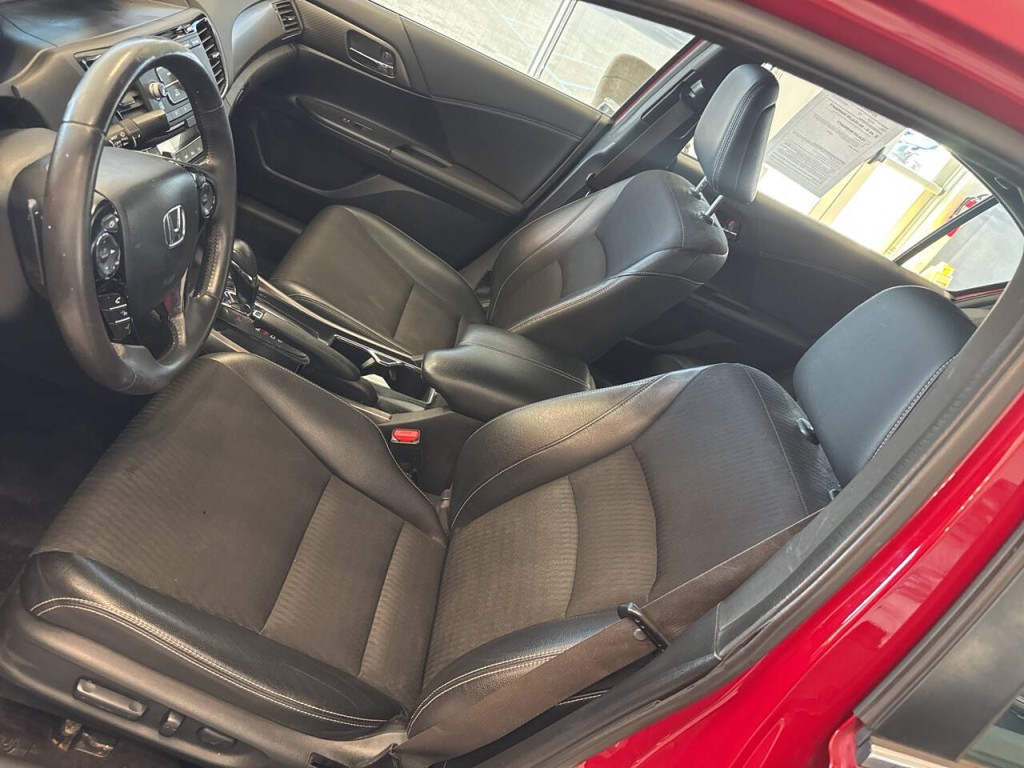 2017 Honda Accord Image 24