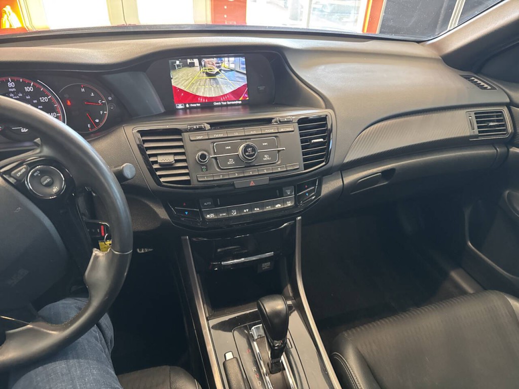2017 Honda Accord Image 29