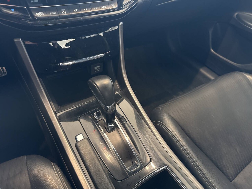 2017 Honda Accord Image 32