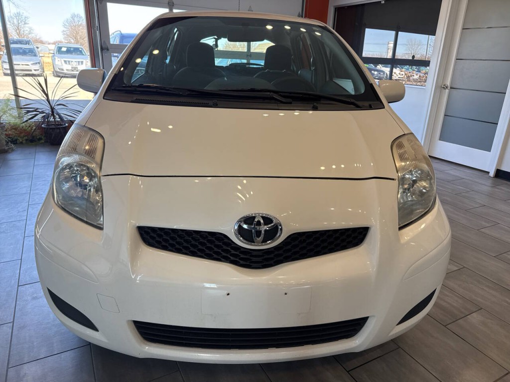 2011 Toyota Yaris Image 2