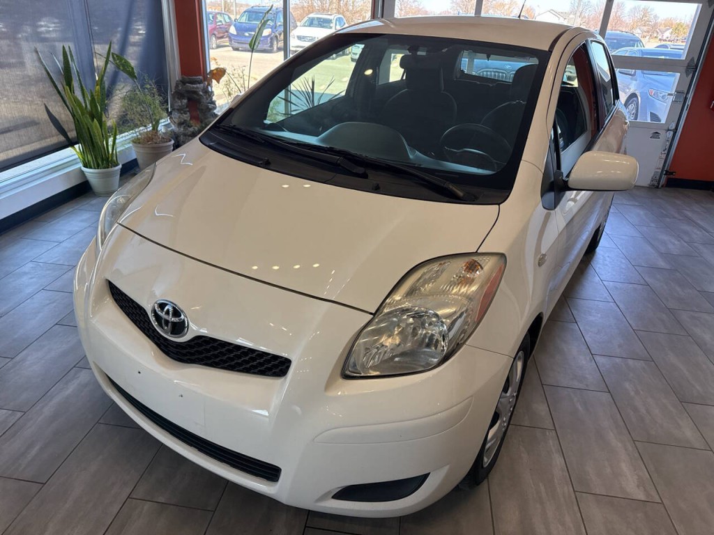 2011 Toyota Yaris Image 3