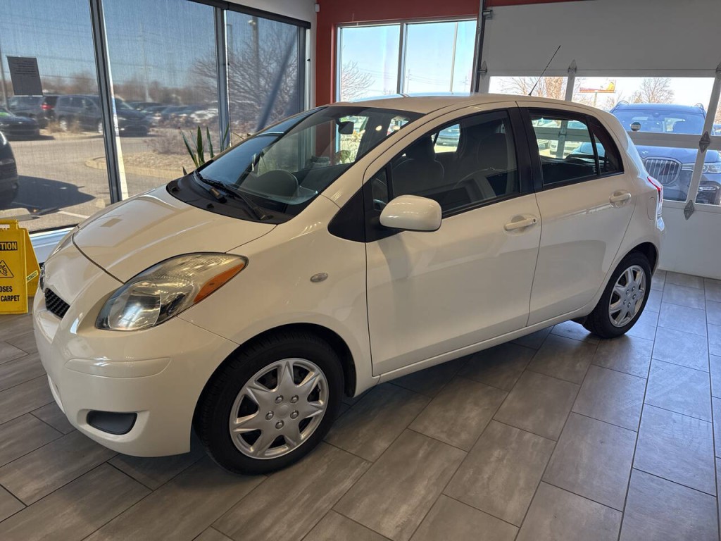 2011 Toyota Yaris Image 4