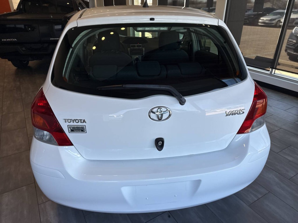2011 Toyota Yaris Image 6