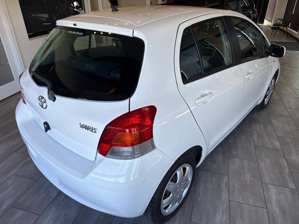 2011 Toyota Yaris Image 7