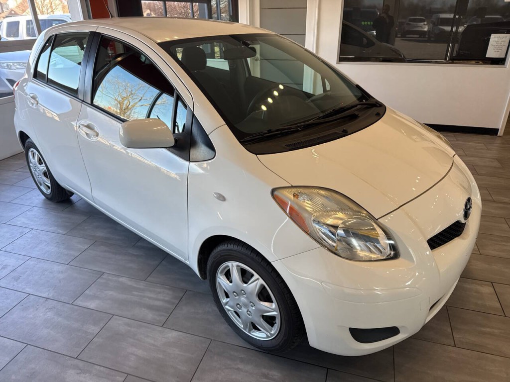 2011 Toyota Yaris Image 9