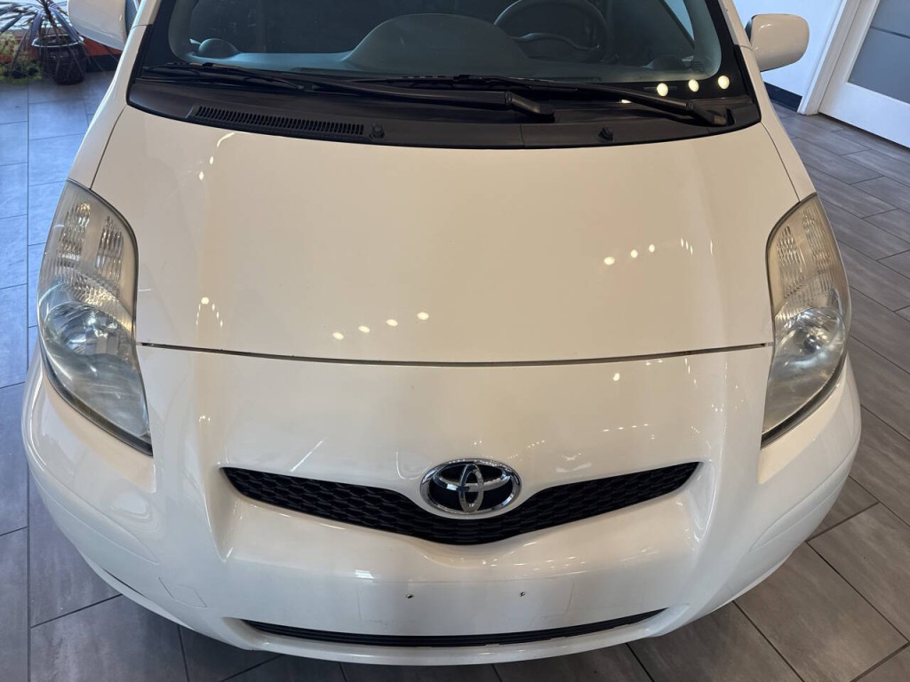 2011 Toyota Yaris Image 10
