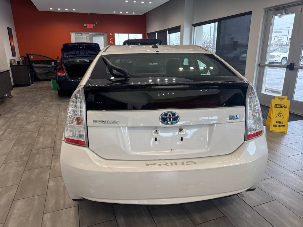 2010 Toyota Prius Image 11