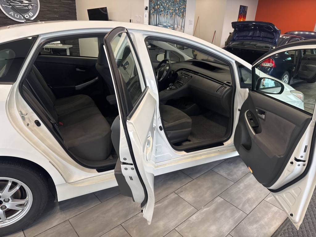 2010 Toyota Prius Image 13