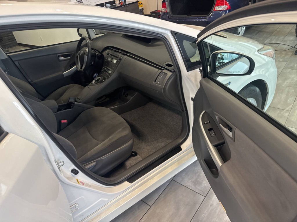 2010 Toyota Prius Image 14