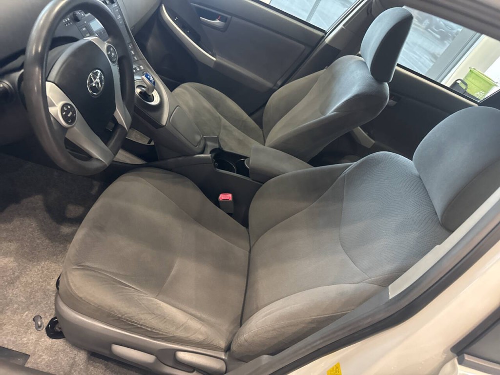 2010 Toyota Prius Image 21