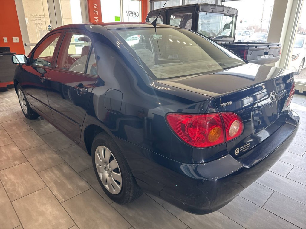 2004 Toyota Corolla Image 10