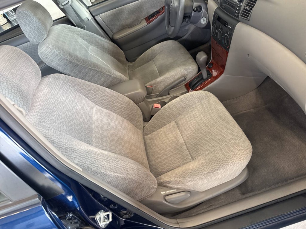 2004 Toyota Corolla Image 15