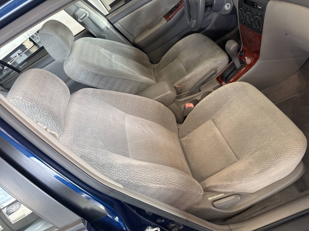 2004 Toyota Corolla Image 16