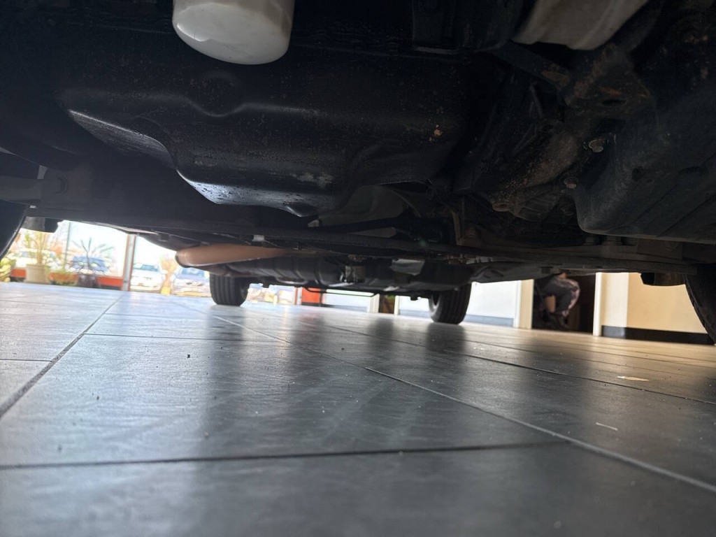 2005 Chrysler Town & Country Image 18