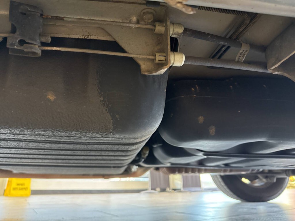 2005 Chrysler Town & Country Image 21