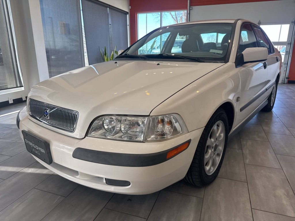 2001 Volvo S40 Image 1