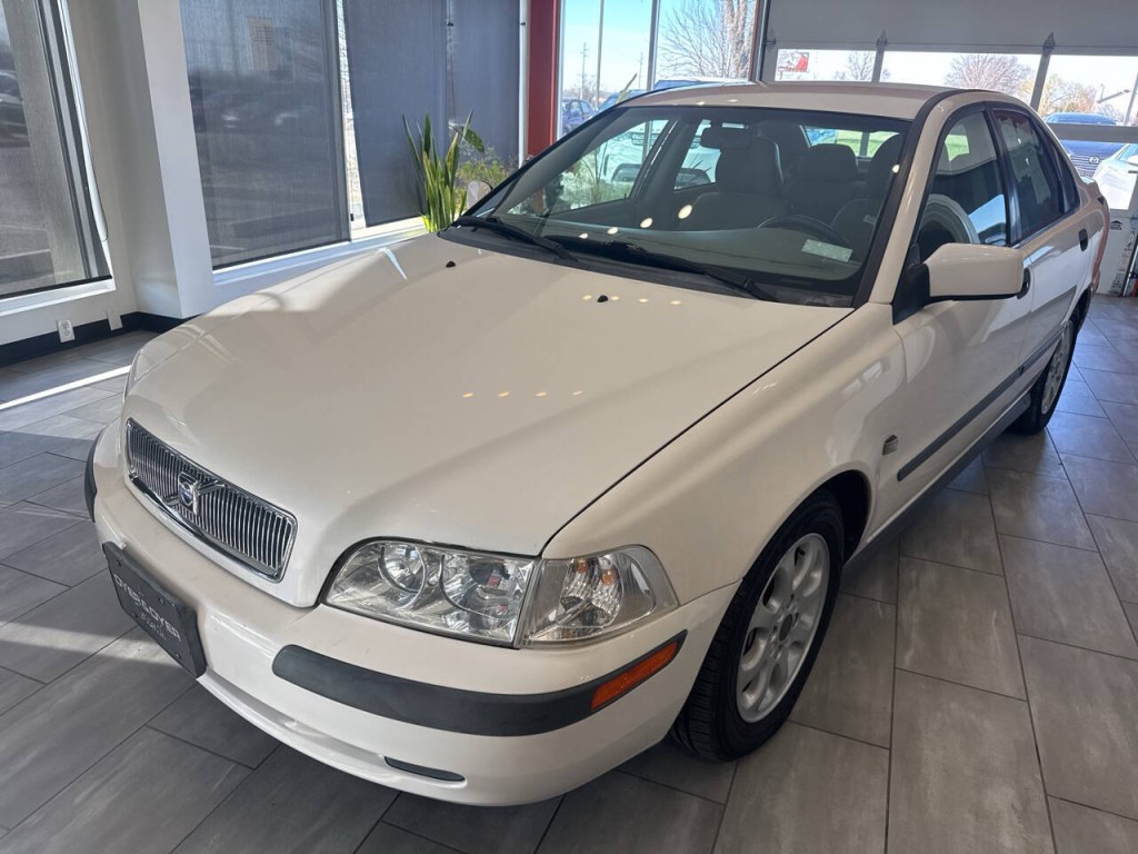 2001 Volvo S40 Image 2