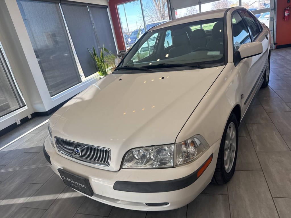 2001 Volvo S40 Image 3