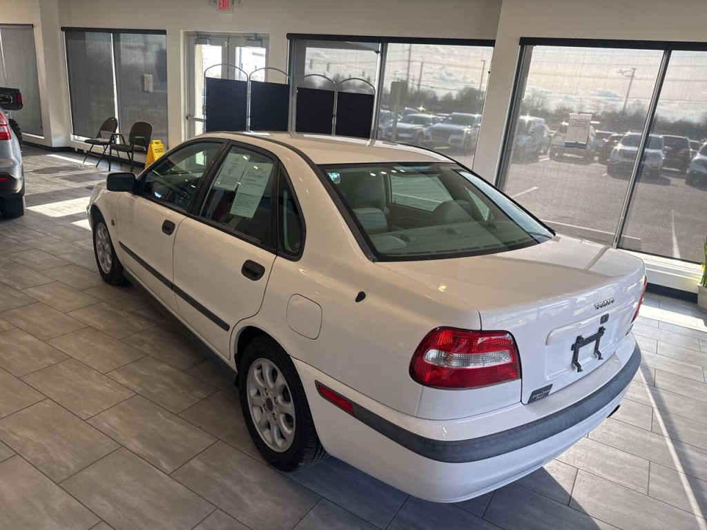 2001 Volvo S40 Image 9