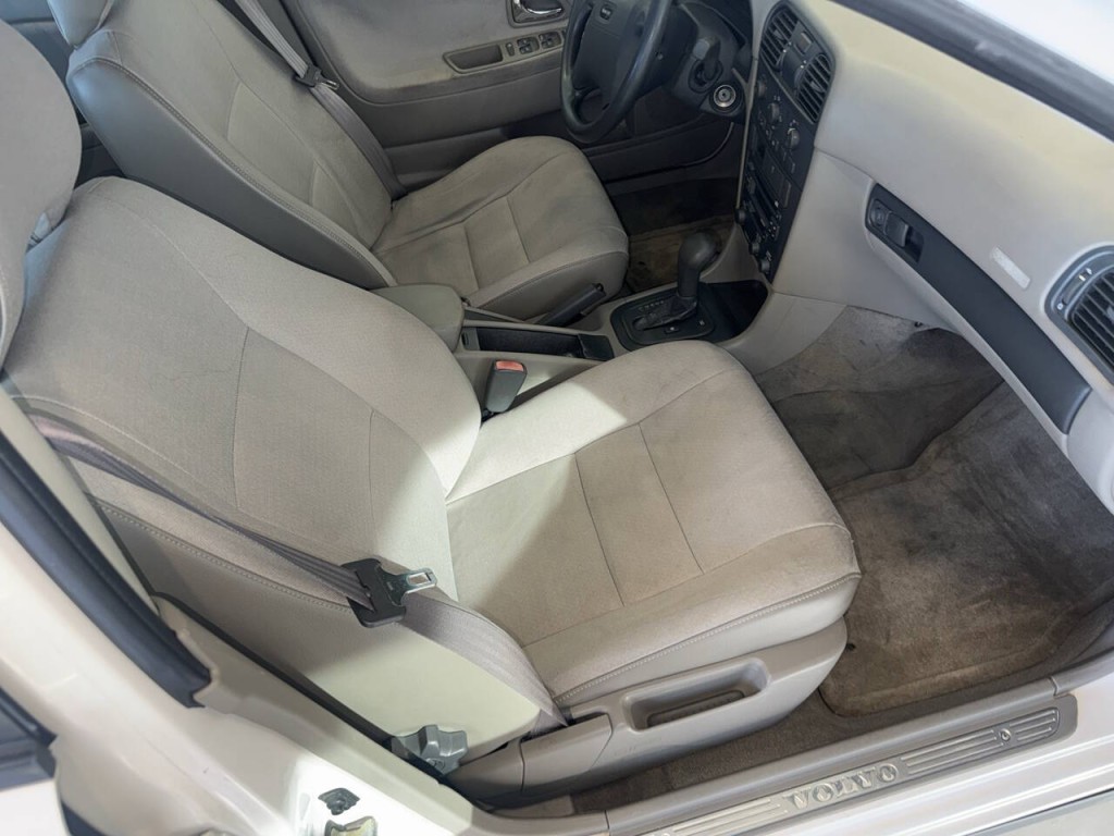 2001 Volvo S40 Image 16