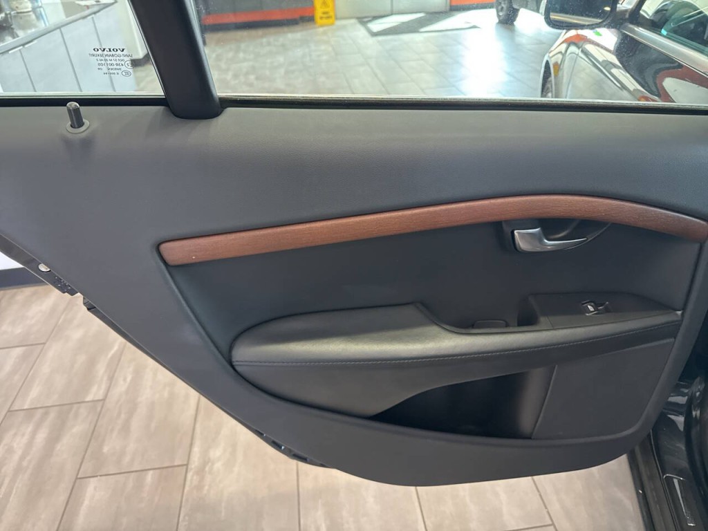 2010 Volvo S80 Image 24