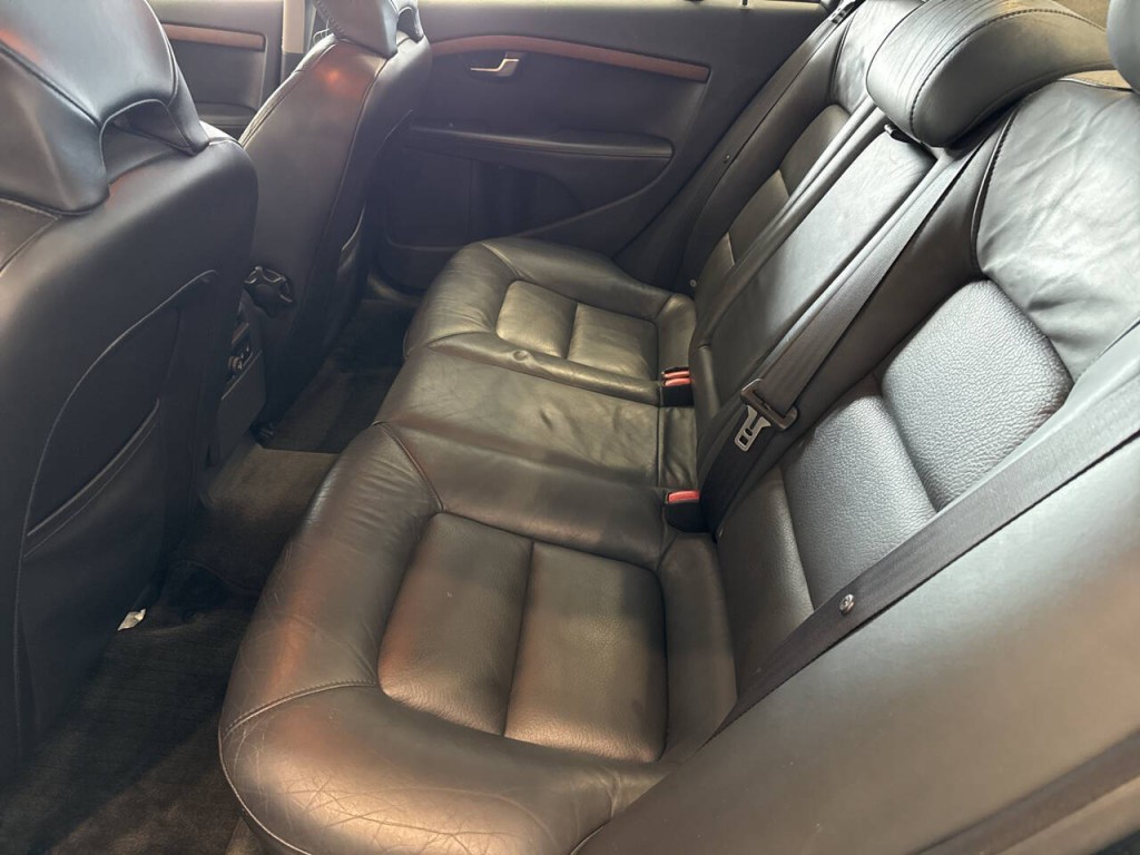 2010 Volvo S80 Image 25