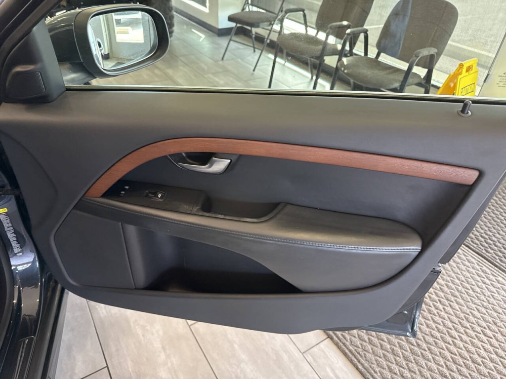 2010 Volvo S80 Image 35