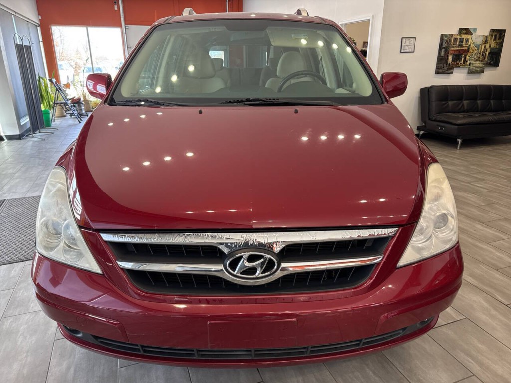 2007 Hyundai Entourage Image 2