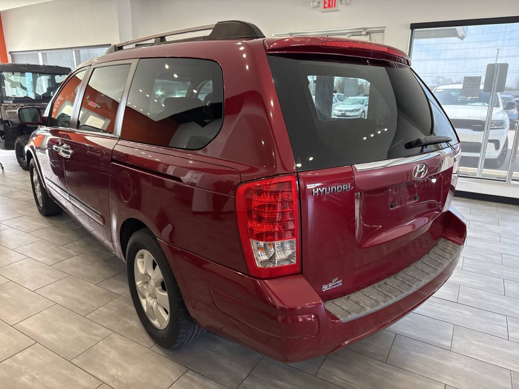 2007 Hyundai Entourage Image 5