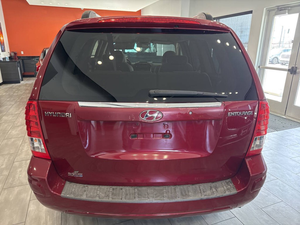2007 Hyundai Entourage Image 6