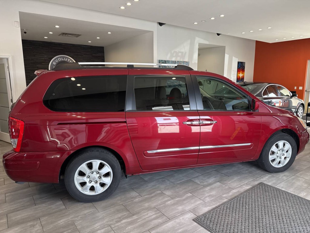 2007 Hyundai Entourage Image 8