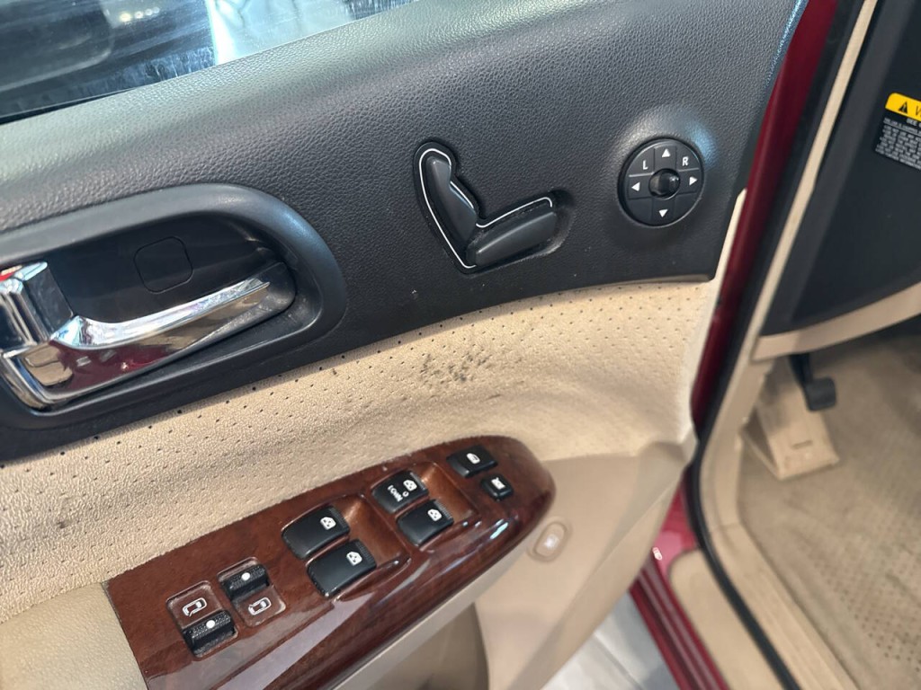 2007 Hyundai Entourage Image 12