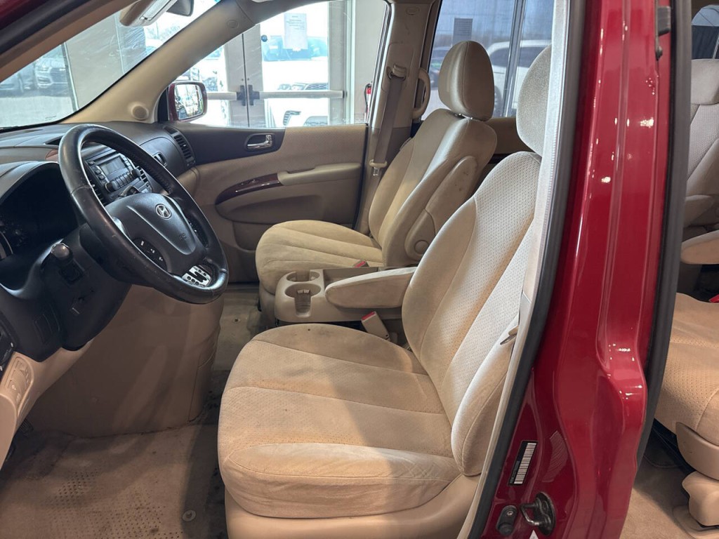 2007 Hyundai Entourage Image 13