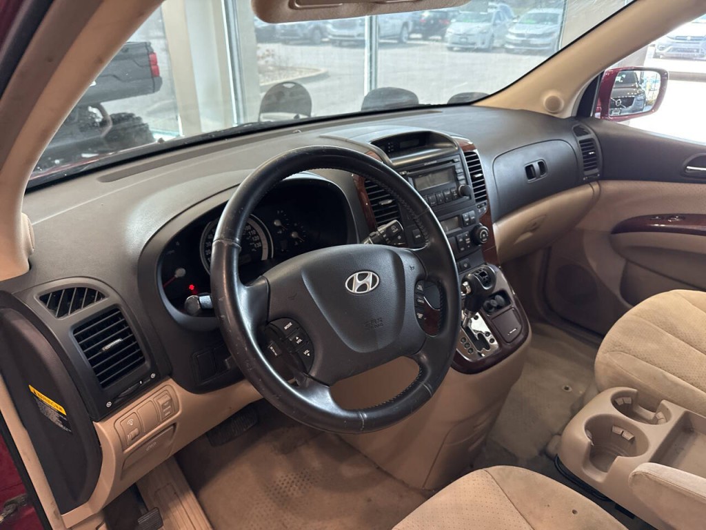 2007 Hyundai Entourage Image 14