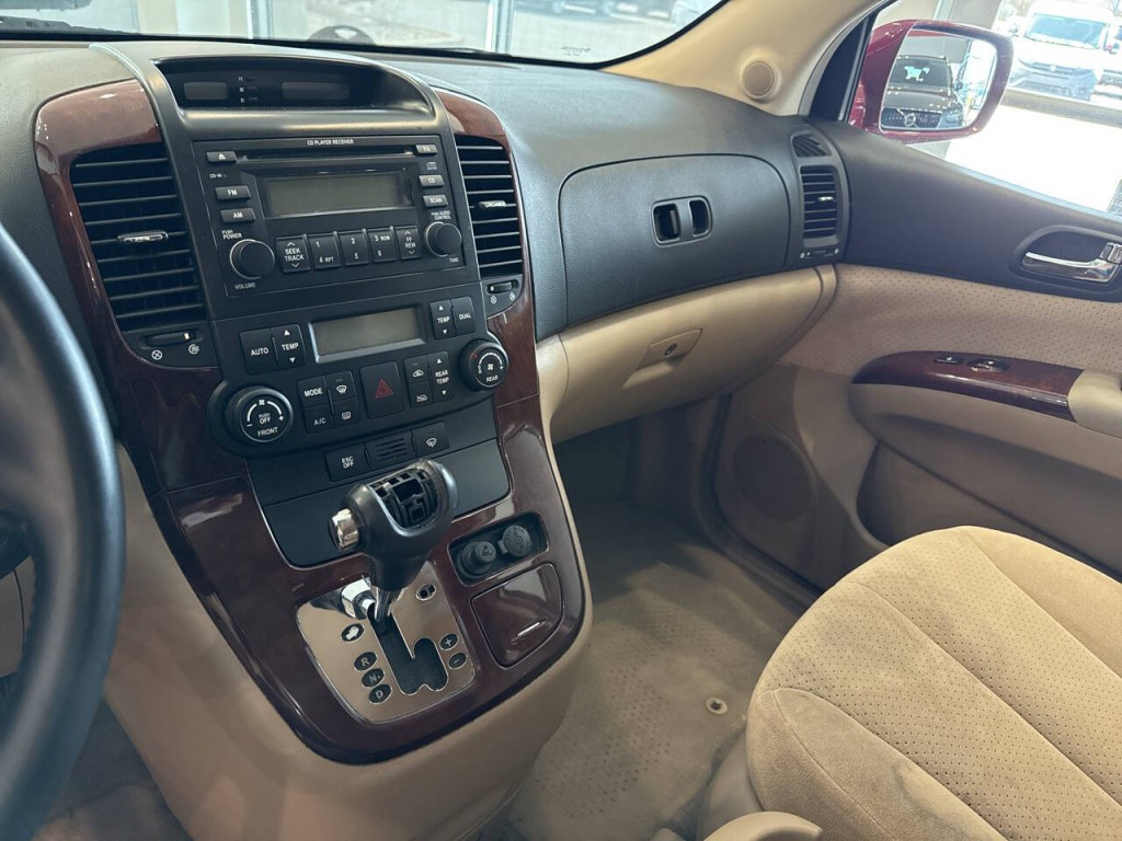 2007 Hyundai Entourage Image 16