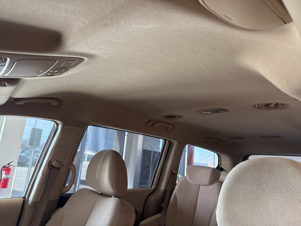 2007 Hyundai Entourage Image 18