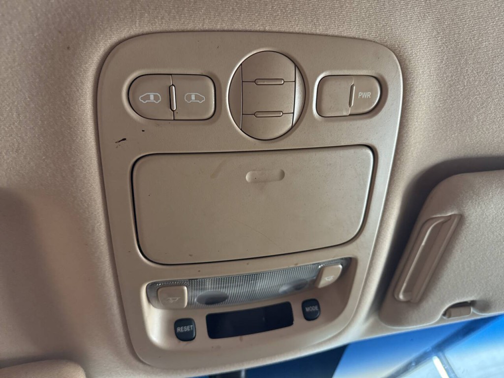 2007 Hyundai Entourage Image 19