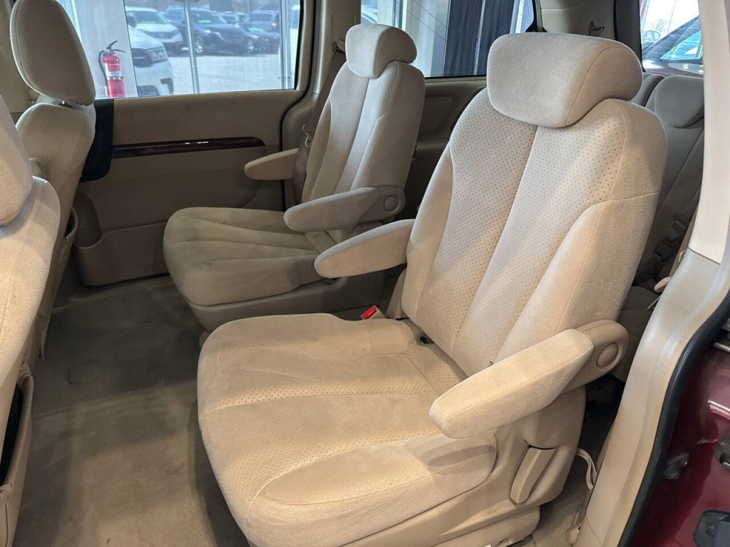 2007 Hyundai Entourage Image 20