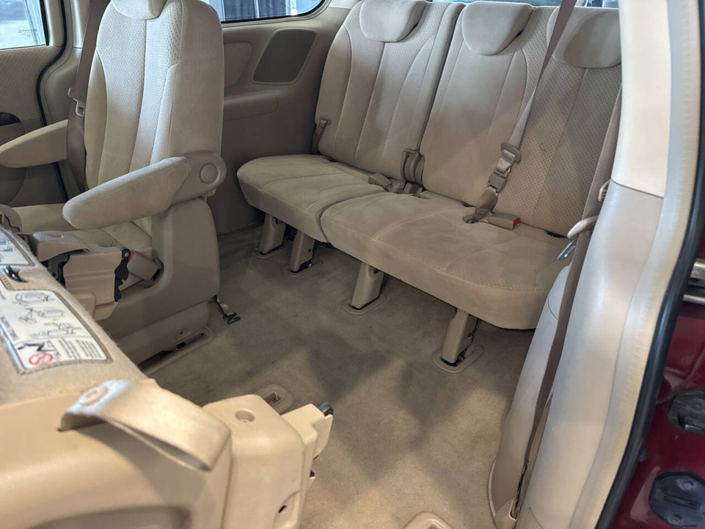 2007 Hyundai Entourage Image 21