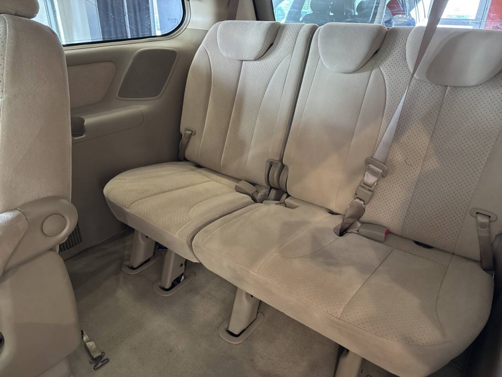 2007 Hyundai Entourage Image 22