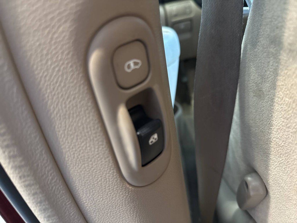 2007 Hyundai Entourage Image 23