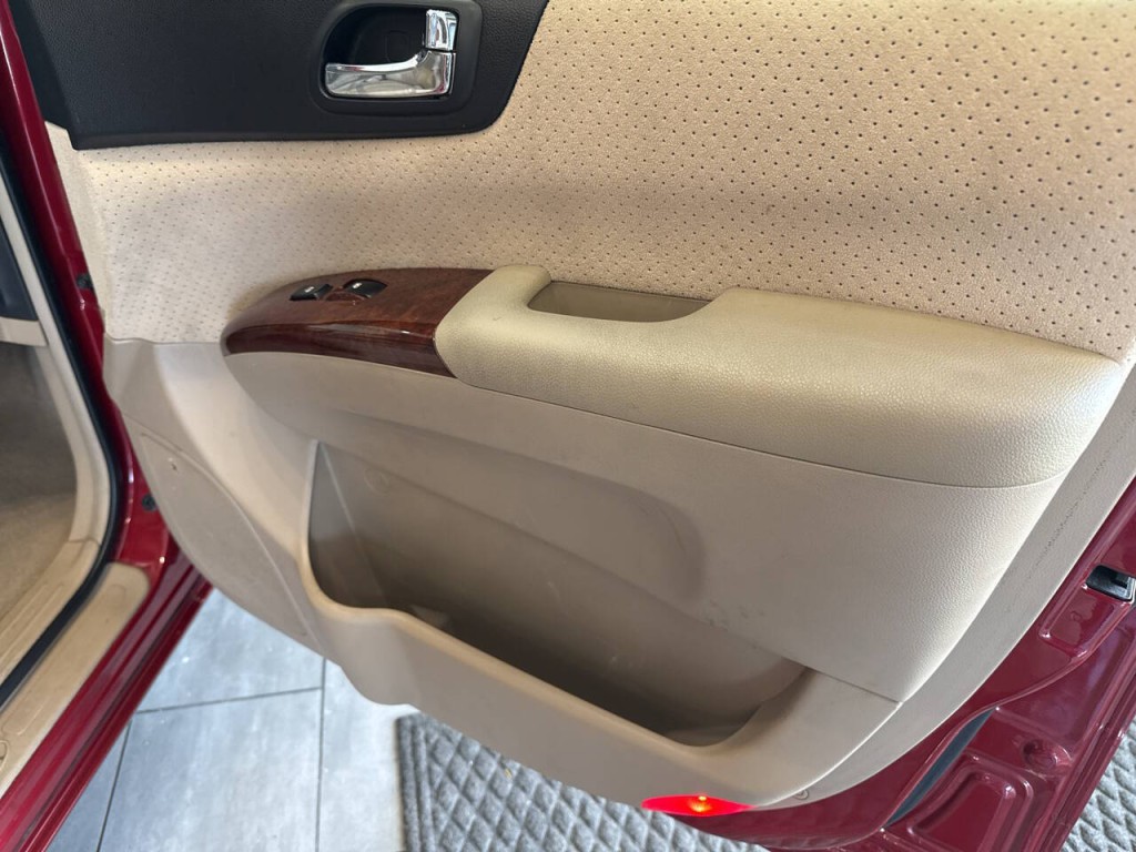 2007 Hyundai Entourage Image 27