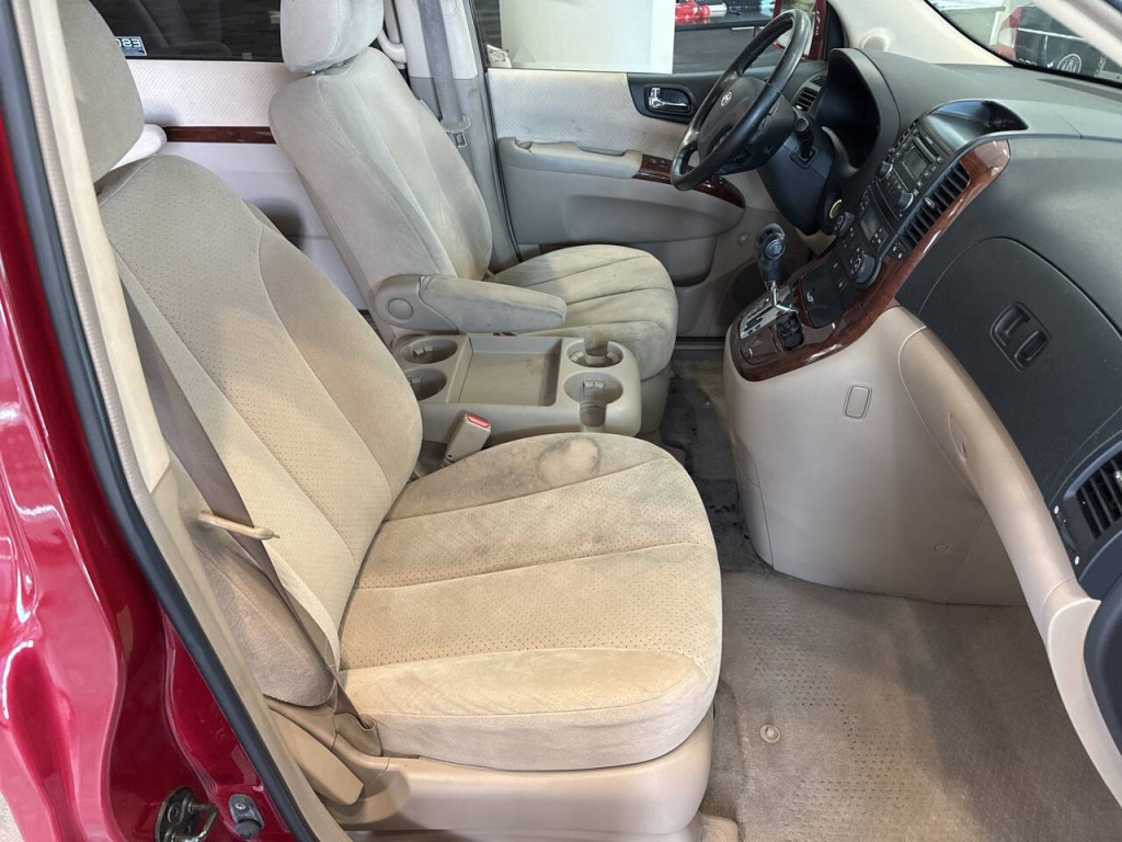 2007 Hyundai Entourage Image 29