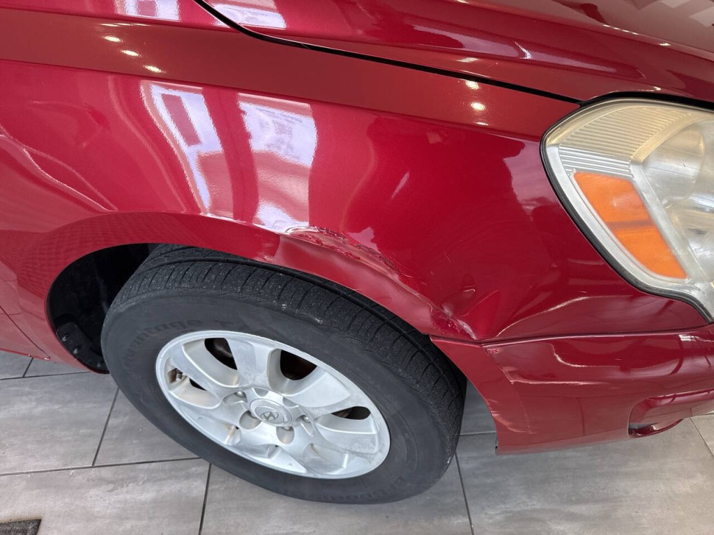 2007 Hyundai Entourage Image 32