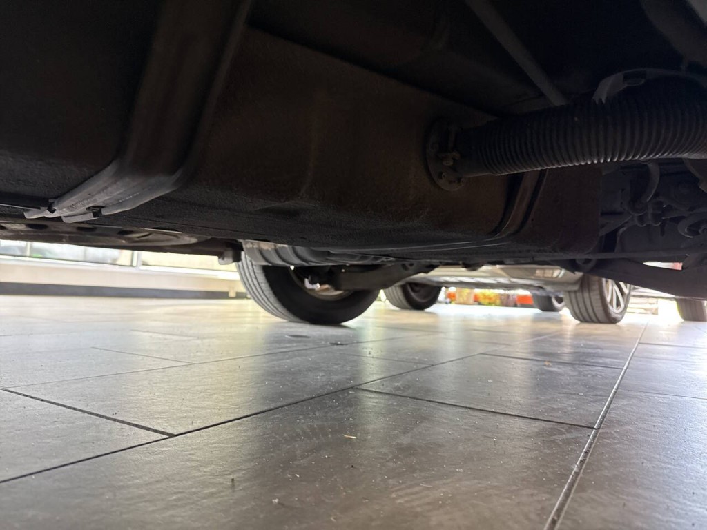 2007 Hyundai Entourage Image 40