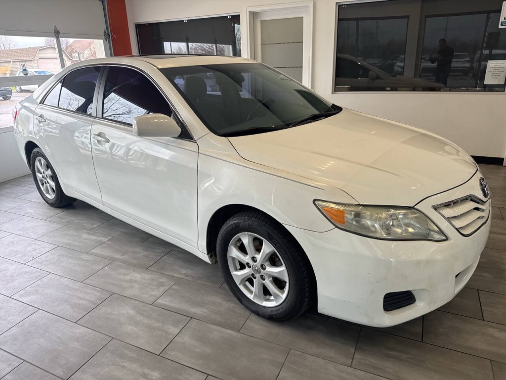2011 Toyota Camry Image 3