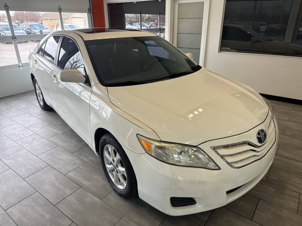 2011 Toyota Camry Image 4