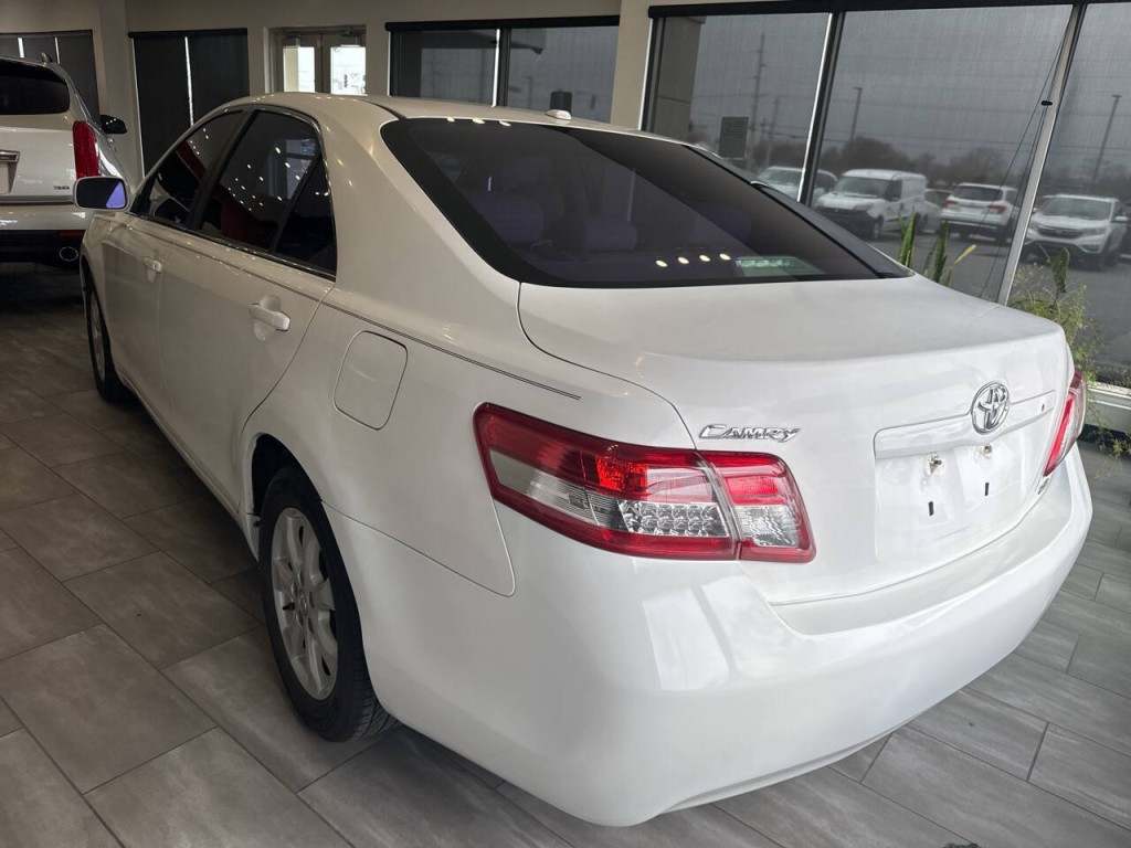 2011 Toyota Camry Image 10