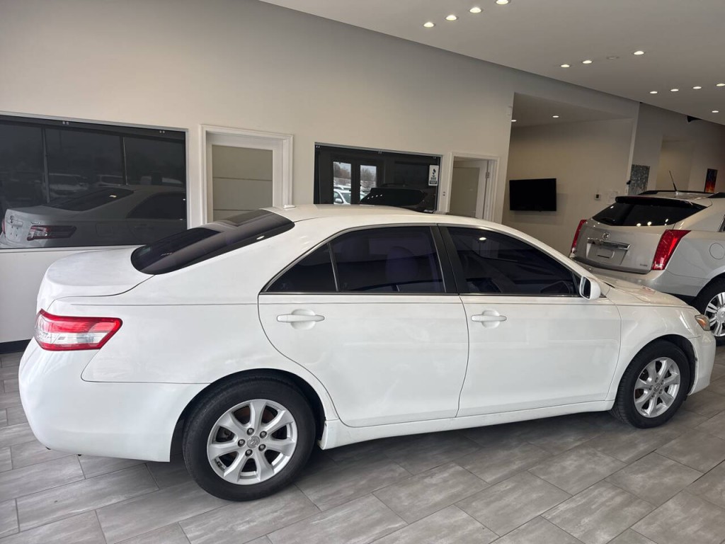 2011 Toyota Camry Image 12